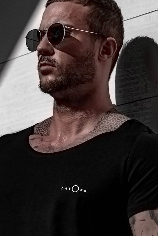 Urban - Scoop Neck T-Shirt In Black - uniQue.