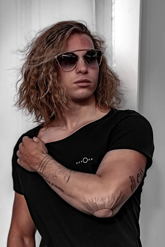 Urban - Scoop Neck T-Shirt In Black - uniQue.