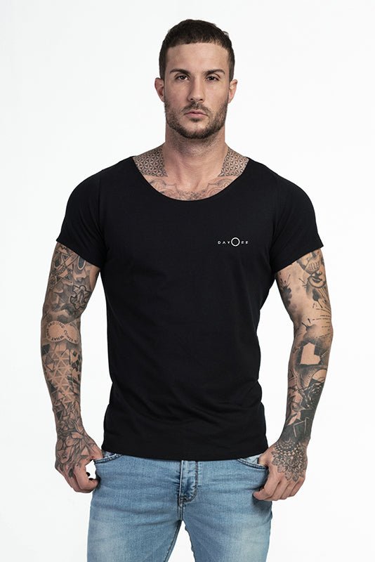 Urban - Scoop Neck T-Shirt In Black - uniQue.